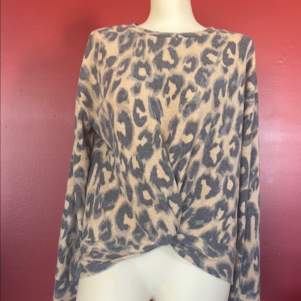 Like new Olive + Oak Leopard Print knotted front blouse